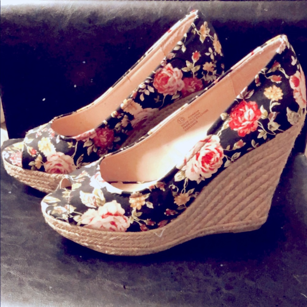 Floral & rope heel